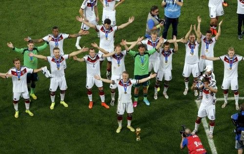 Los futbolistas alemanes celebran su título