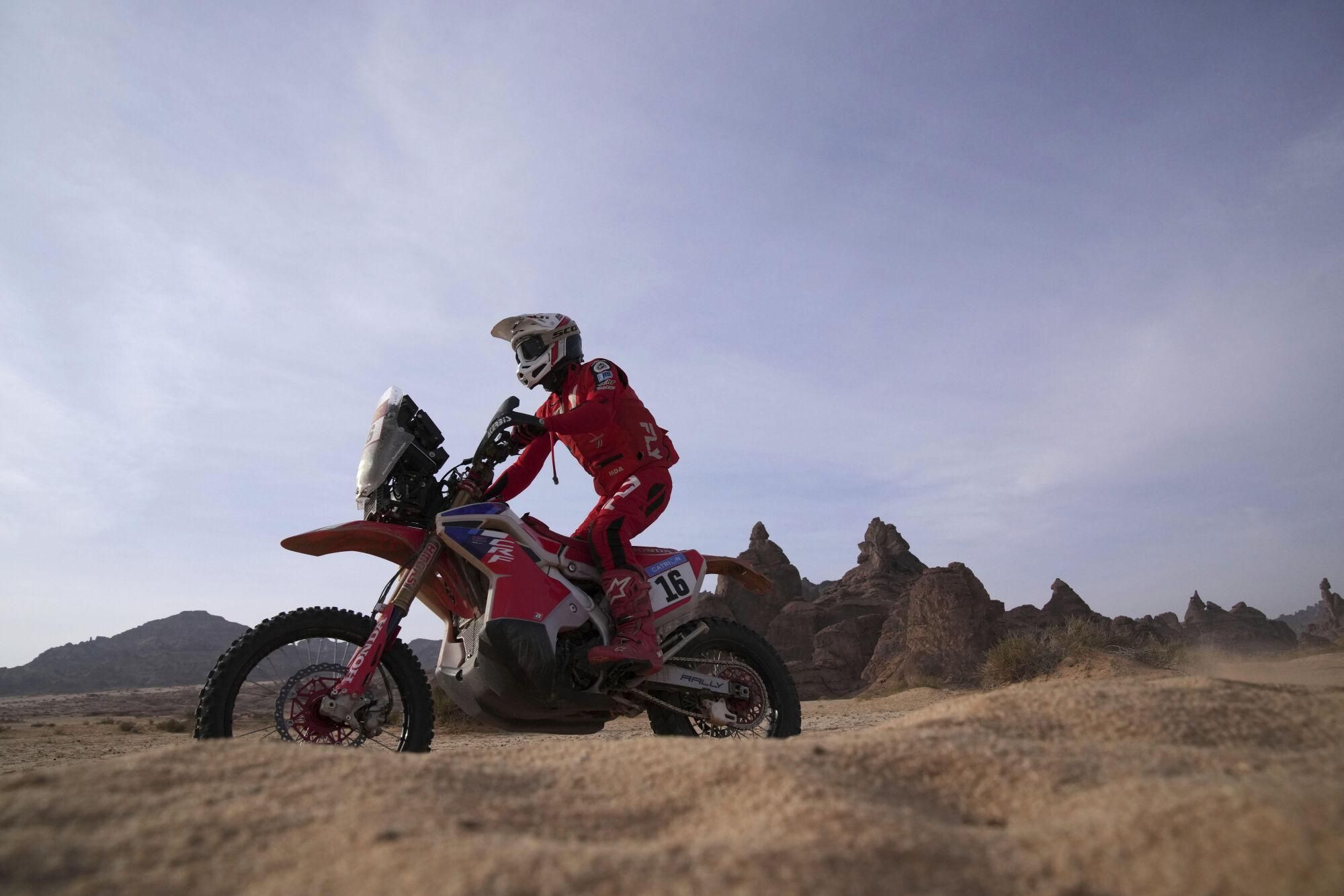 Rider Romain Dumontier competes during the fifth stage of the Dakar Rally between Alula and Hail, Saudi Arabia, Thursday, Jan. 9, 2025. (AP Photo/Christophe Ena). EDITORIAL USE ONLY / ONLY ITALY AND SPAIN