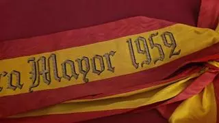 La JCF recibe el traje de la Fallera Mayor de València 1952