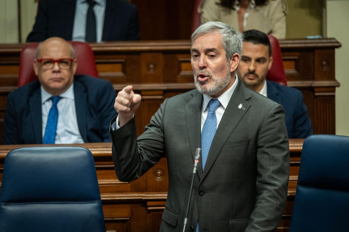 Pleno del Parlamento de Canarias Preguntas de control al presidente Fernando Clavijo sobre la crisis sanitaria del MV Hondius. Al resto de consejeros se les preguntará y comparecerán para abordar otros asuntos.