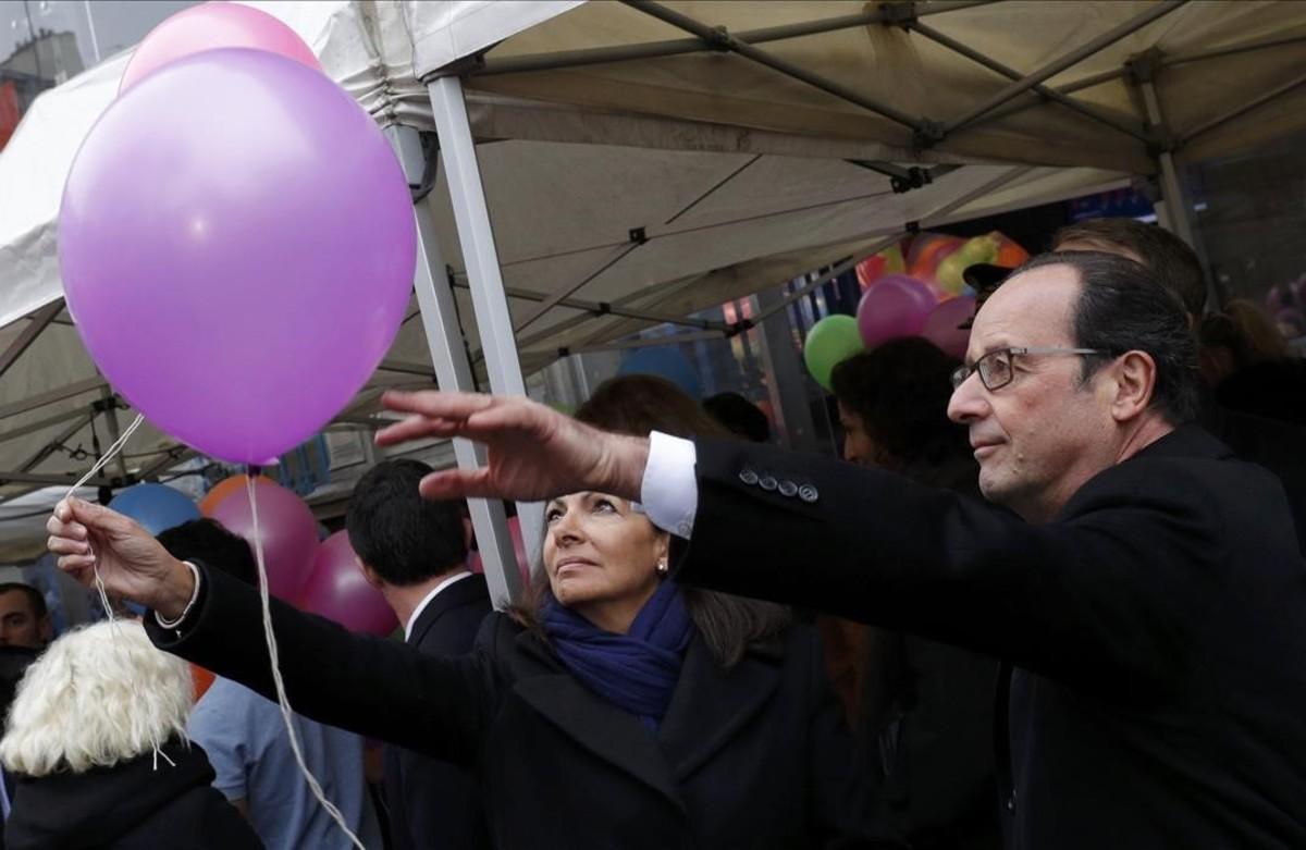 Hollande e Hidalgo, en uno de los homenajes a las víctimas en el aniversario del 13-N