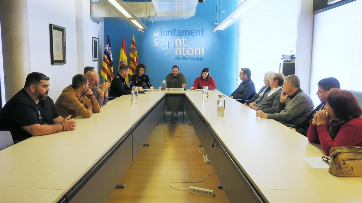 Imagen de la reunión en el Ayuntamiento de Sant Antoni.