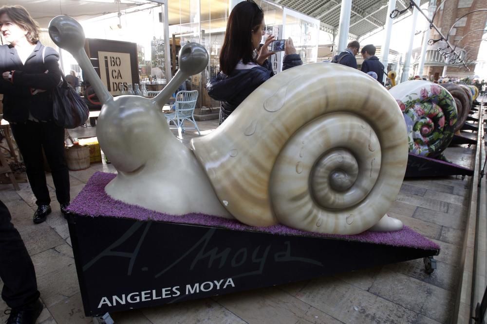 Exposición de caracoles gigantes en el mercado de Colón