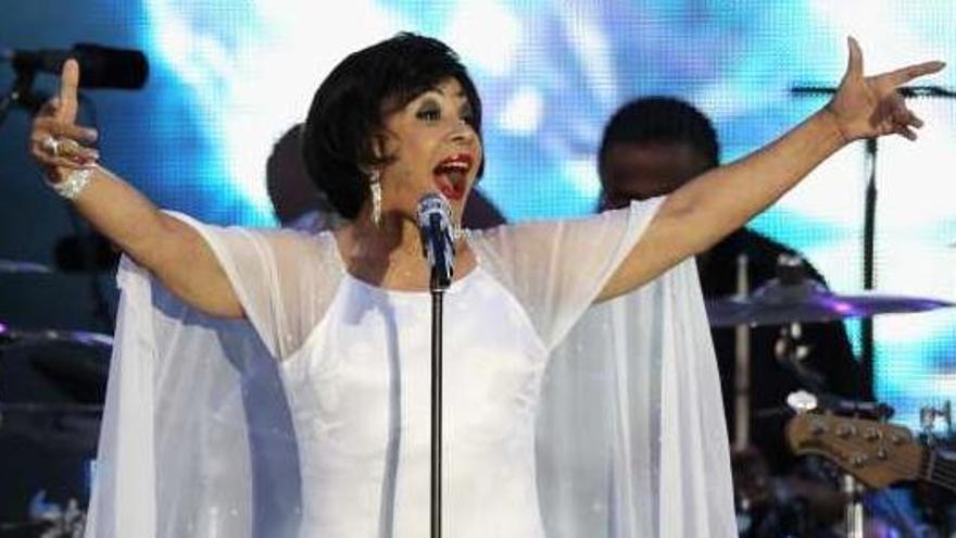 Shirley Bassey, la voz espía en la farándula