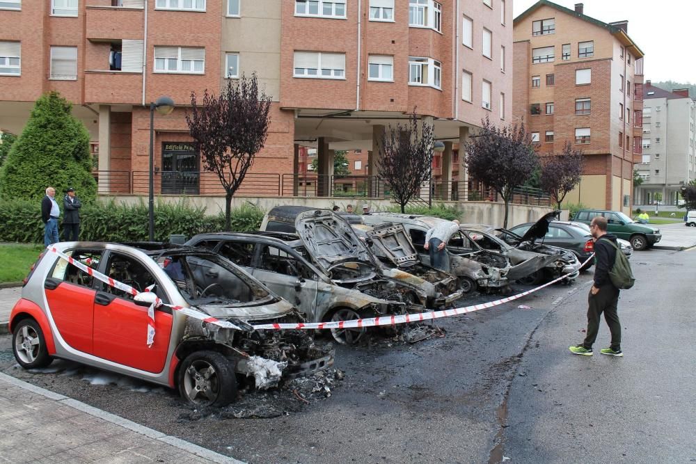 Coches calcinados de madrugada en La Corredoria