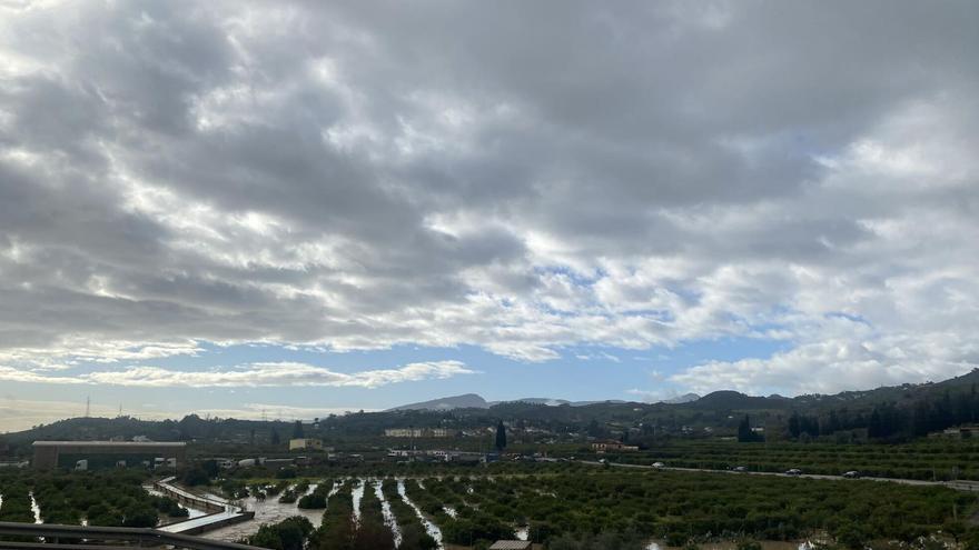 El río Guadalhorce se desborda a su paso por Cártama.