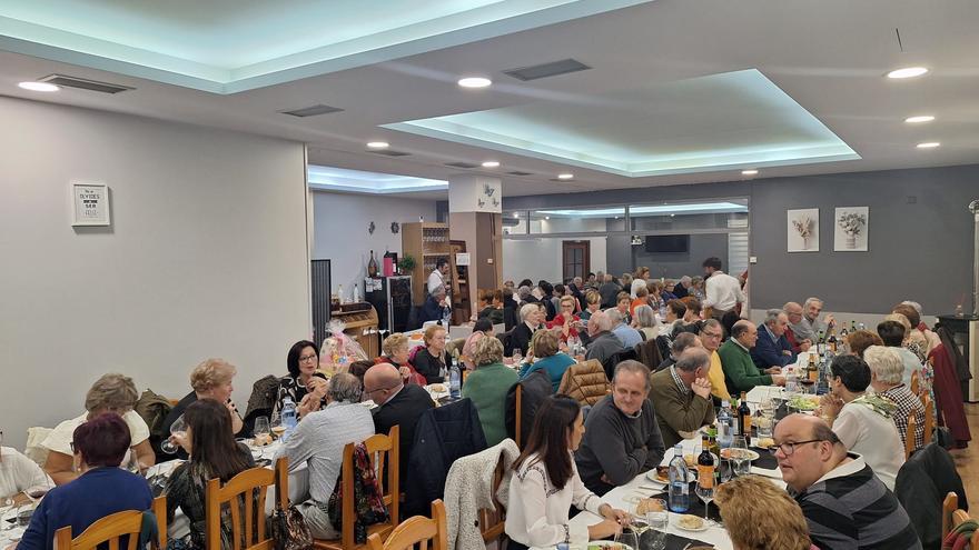 GALERÍA | Multitudinaria comida navideña en Fuentesaúco