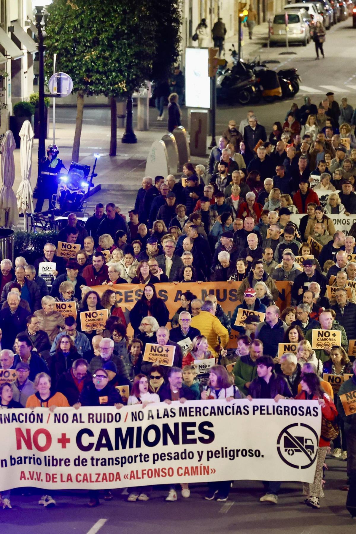 La movilización vecinal por los camiones en Gijón, en imágenes
