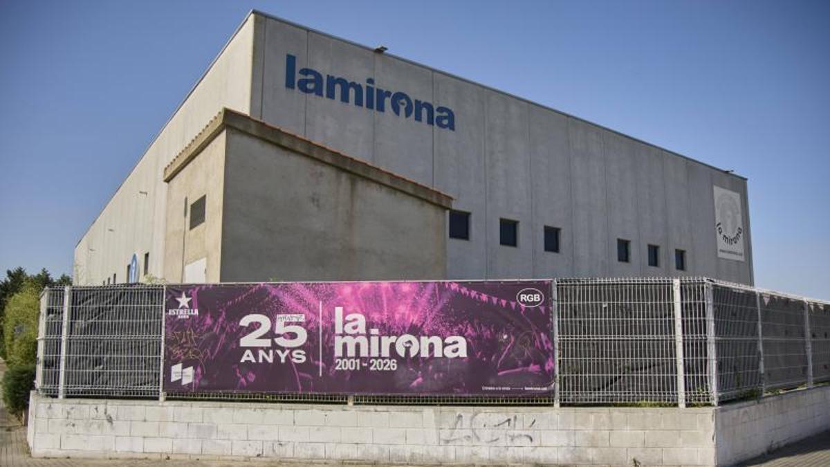 L'exterior de la sala La Mirona, de Salt, aquest dissabte.
