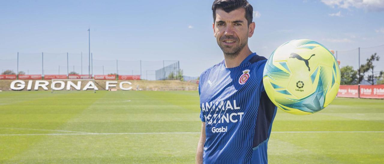 El segon entrenador de Girona, Salva Fúnez, de 40 anys, al final d’una sessió d’entrenament de l’equip als camps de la Vinya