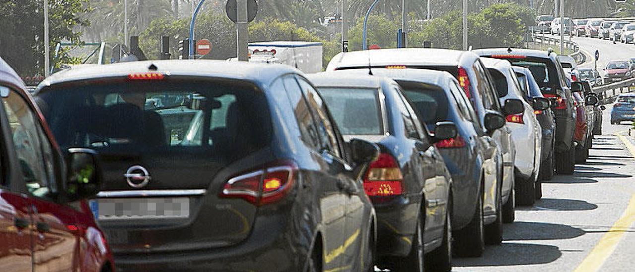 Imagen de un atasco en la ciudad de Alicante.