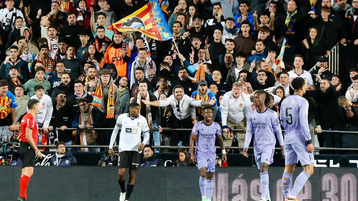 Vinícius quejándose durante el VCF-Real Madrid