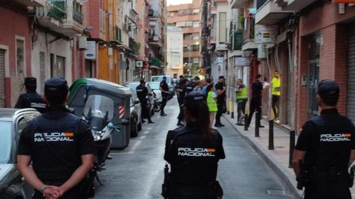 Policia Nacional de Murcia en el barrio de San Ándres