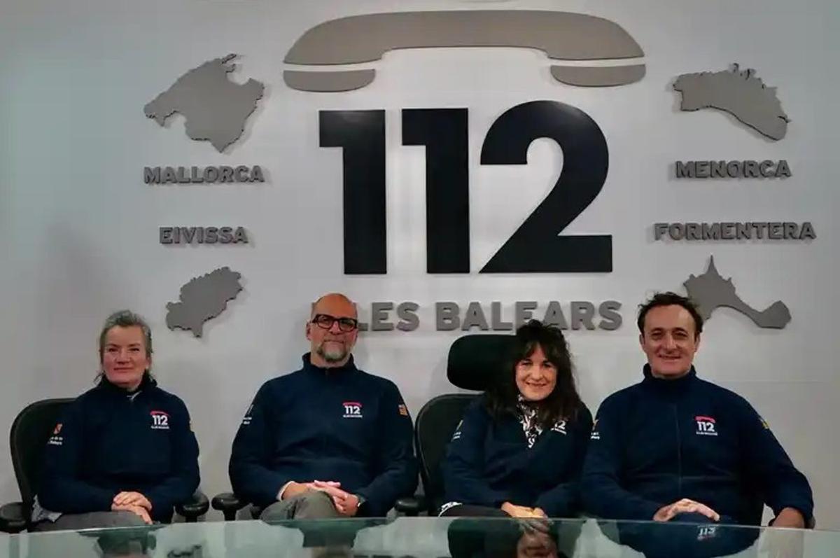 Cuatro de los primeros trabajadores que entraron en el servicio 112. | ARCHIVO