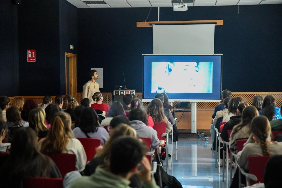 Zamora. Ciclo de conferencias de ex alumnos de la Escuela de Arte, con Ángel Martín Malillos.