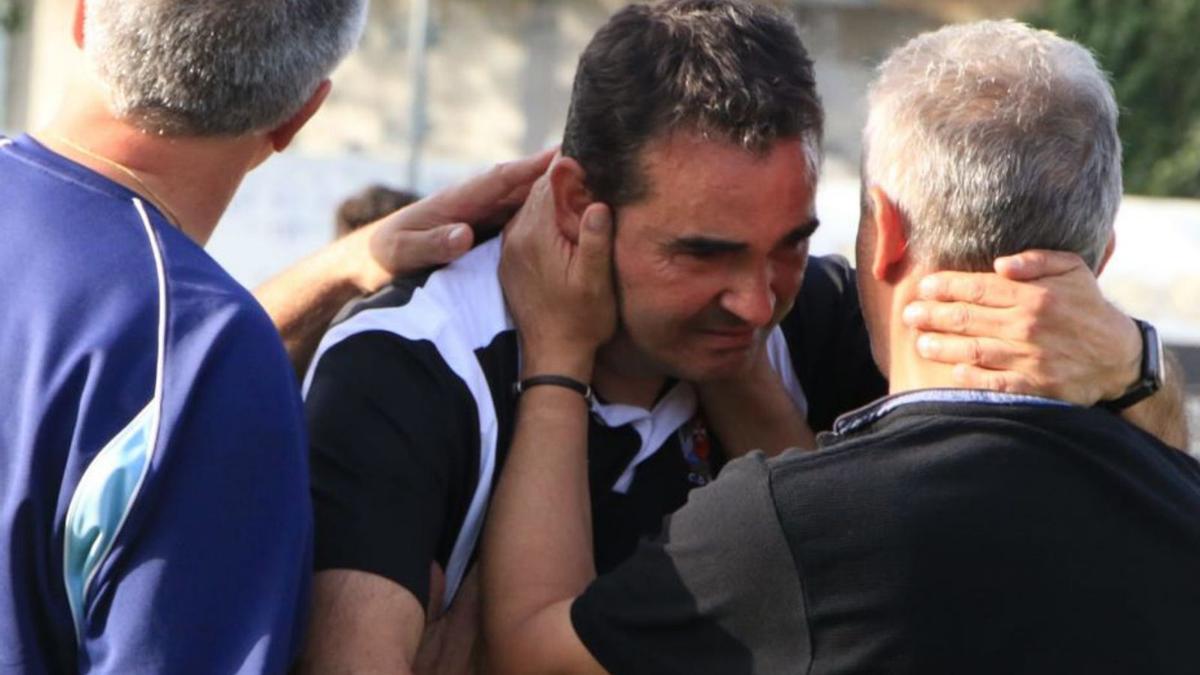 Miguel Losada se emocionó tras consumarse la eliminación de su equipo. / JLF