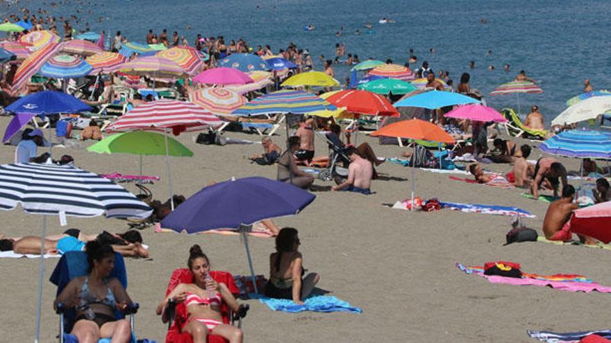 Una playa de la capital malagueña muy concurrida.