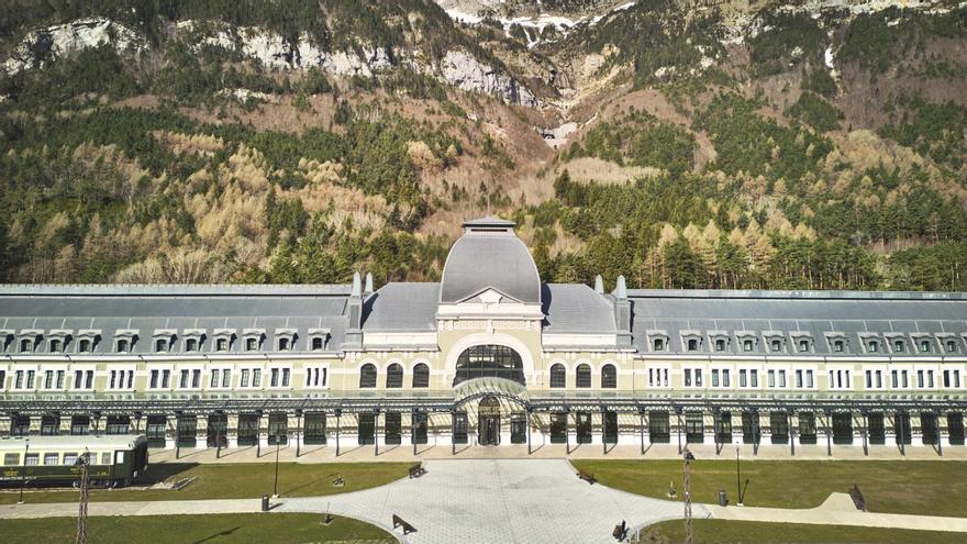 La estación de Canfranc tiene 241 metros de largo.