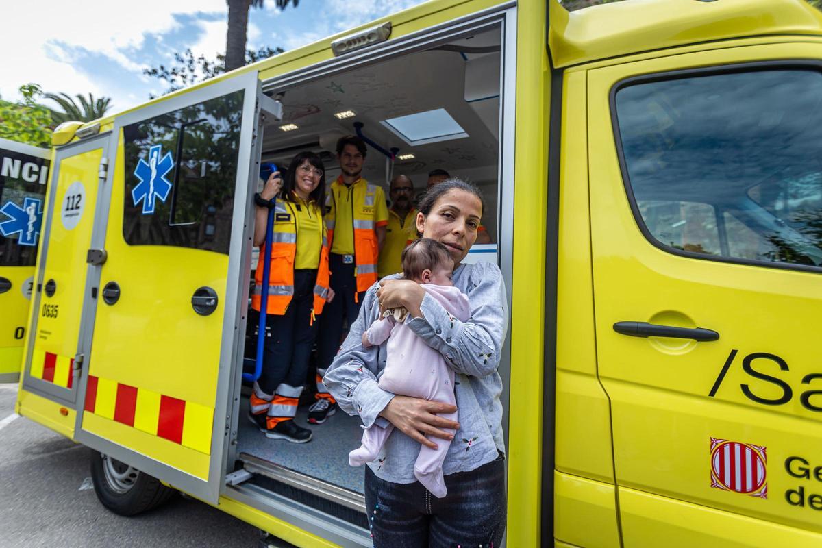 Aisha ya respira. Un bebé de Tarragona de menos de 24 horas salva la vida tras un rescate coordinado entre el SEM, Vall dHebron y Sant Joan de Déu.