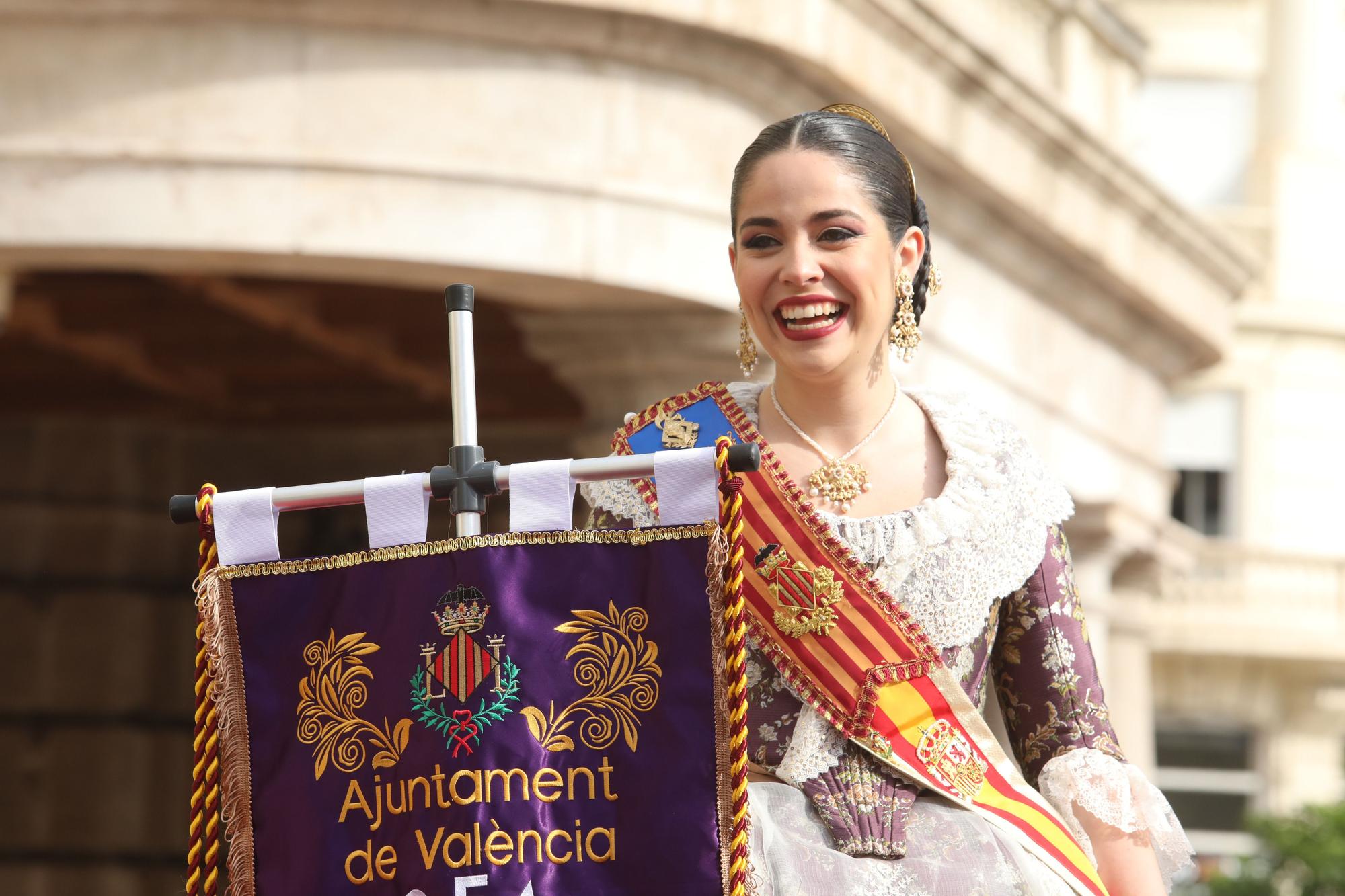 Carmen, la corte y falleras ilustres en la entrega de premios de las Fallas 2022