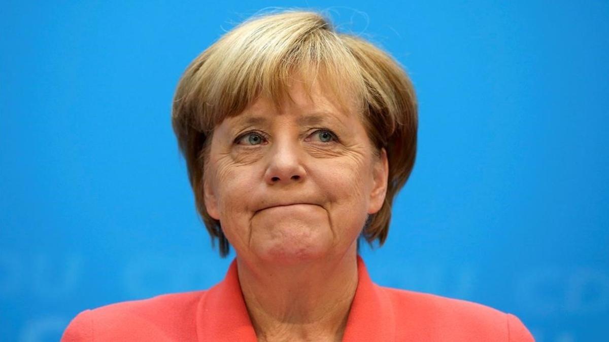 La cancillera Angela Merkel, ante los medios.