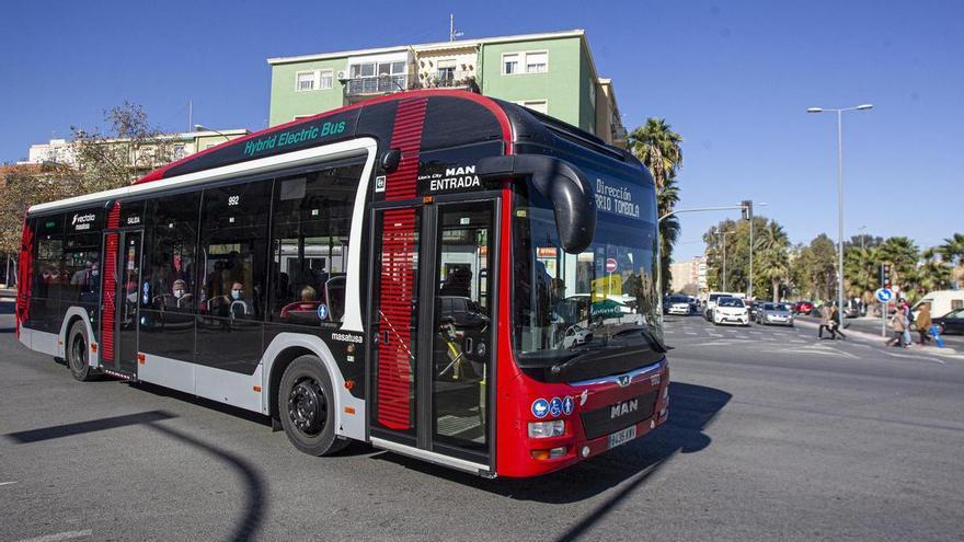 Alicante &quot;reserva&quot; 1,6 millones de euros para la rebaja a la mitad de los bonos del autobús urbano