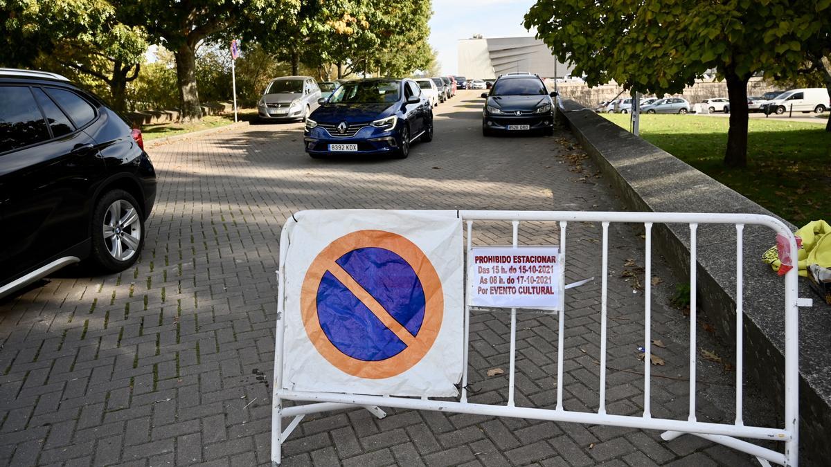 Valla prohibiendo aparcar en el Recinto Ferial entre hoy y el domingo por el botellón