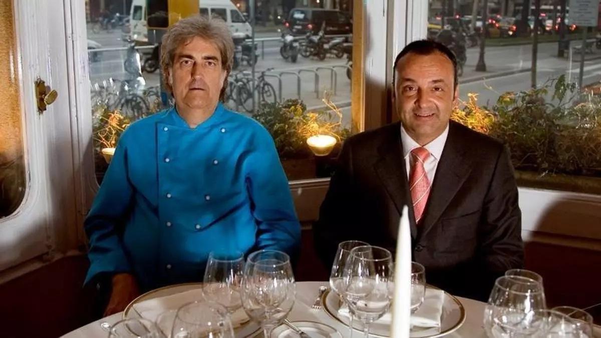Josep Bullich, a l'esquerra, en una taula del restaurant La Dama