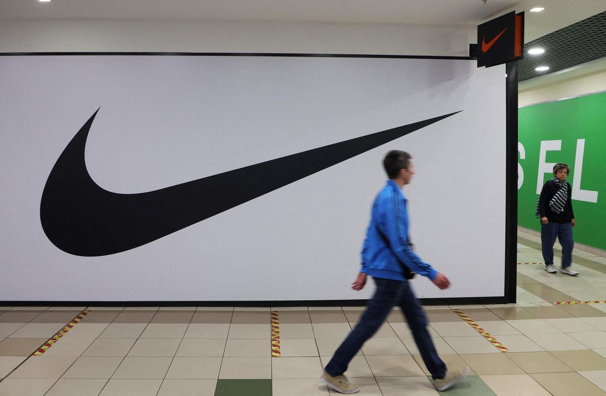 Una tienda cerrada de Nike en San Petersburgo.