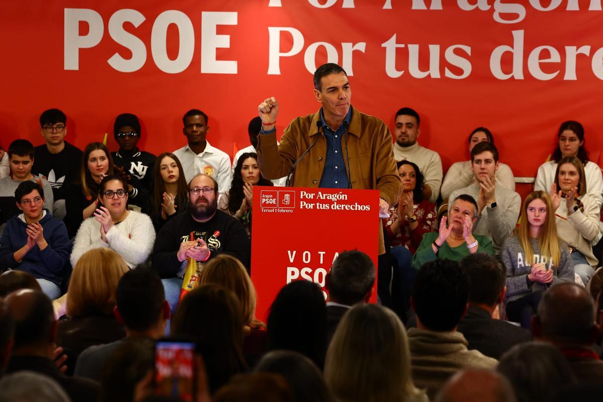 Pedro Sánchez junto a Pilar Alegría en el mitin central del PSOE en Teruel. Pedro Sánchez junto a Pilar Alegría en el mitin central del PSOE en Teruel.
