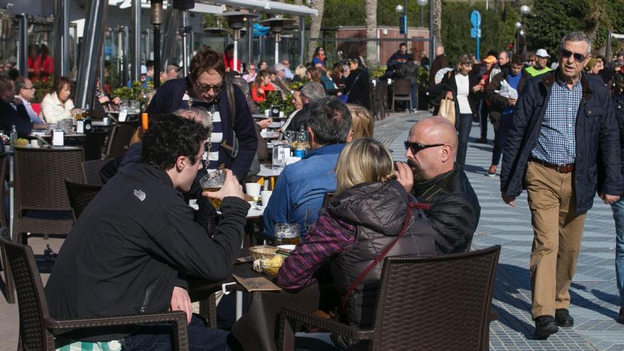 En las horas centrales del sábado y domingo se podrá tomar el aperitivo pero con abrigo