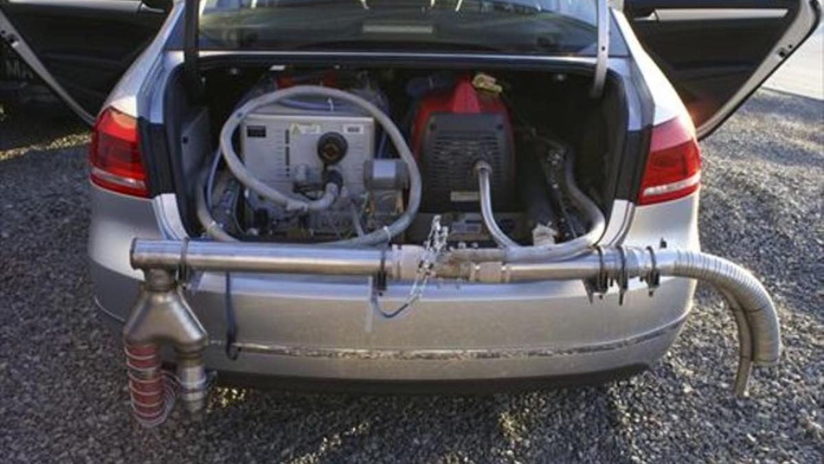 Prueba de control de emisiones de un coche de Volkswagen en Estados Unidos.