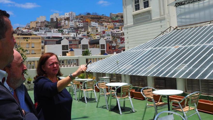 El Gobierno de Canarias se compromete a buscar financiación para reparar el techado del Gabinete Literario