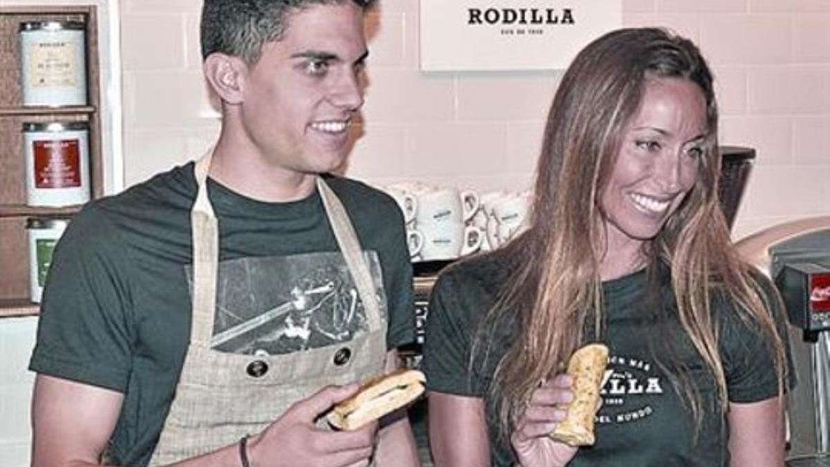 Bartra y Mengual, ayer, en la inauguración de Rodilla en Barcelona.