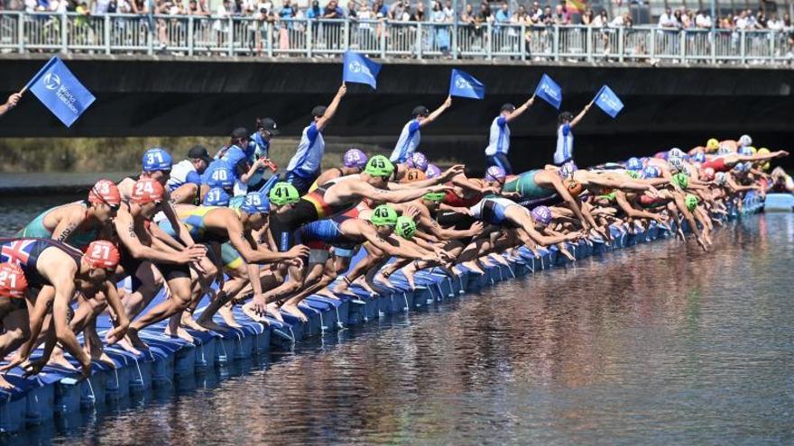 Salida de la natación en la categoría masculina.