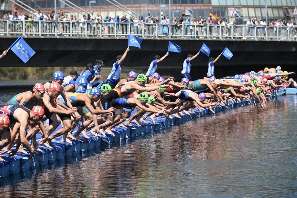 Sin margen de error. El recorrido ciclista comprimió al máximo ambas carreras, con un perfil plano con el margen del río Lérez como protagonista que apenas facilitó abrir hueco entre los competidores, que hicieron un total de 39,45 kilómetros sobre las bicicletas. | R.VÁZQUEZ