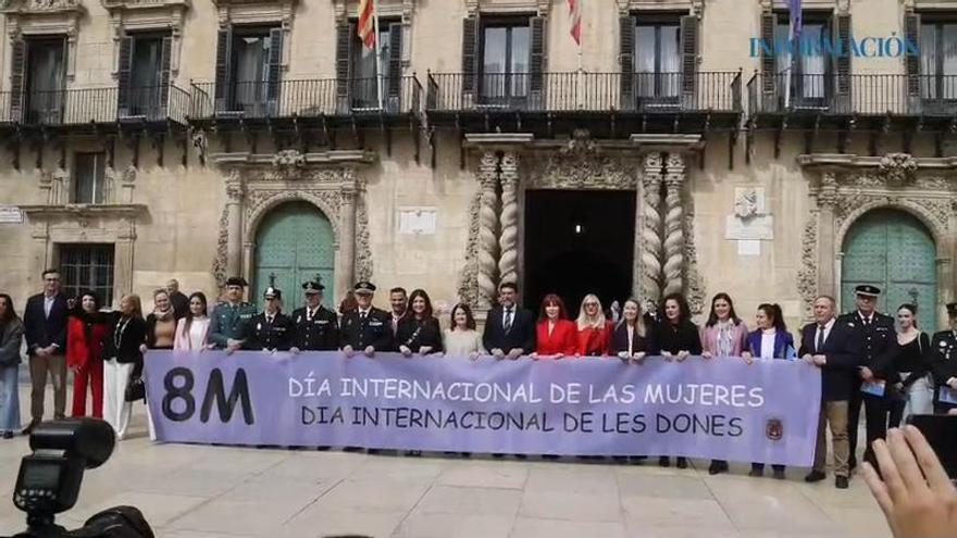 Acto por el 8M en el Ayuntamiento de Alicante