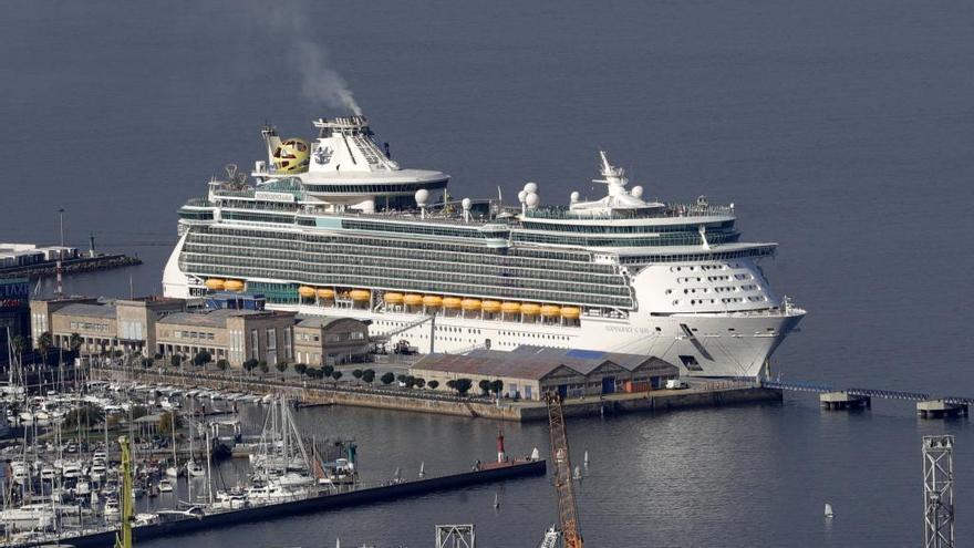 El &quot;Independence of the Seas&quot;, ayer. // Ricardo Grobas