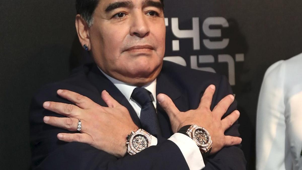 El tierno motivo por el que Diego Maradona llevaba siempre dos relojes
