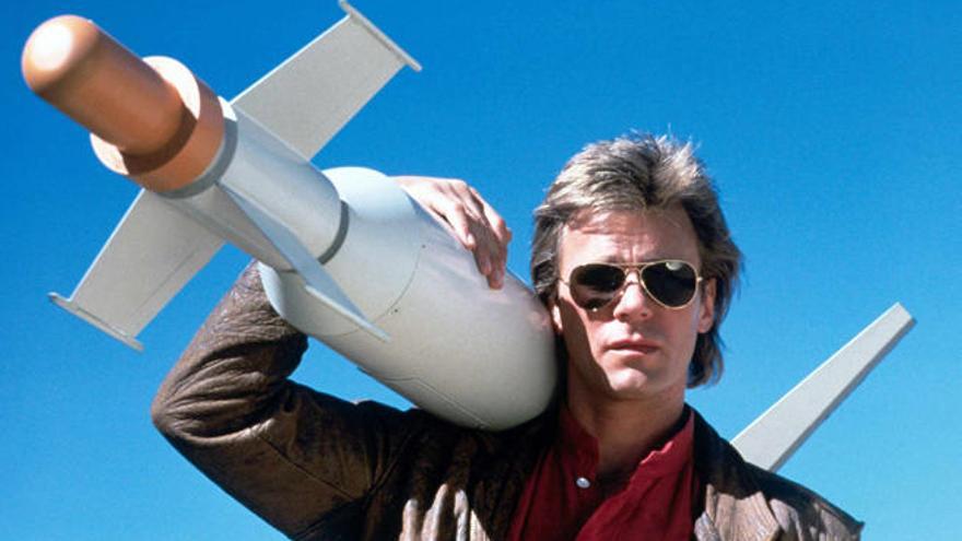 Richard Dean Anderson interpretando a ´MacGyver´.