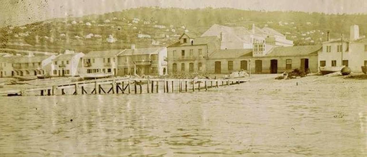 A la izq., imagen antigua del &quot;Almacén do Rei&quot;, origen de la fábrica y museo. // Archivo Museo Massó