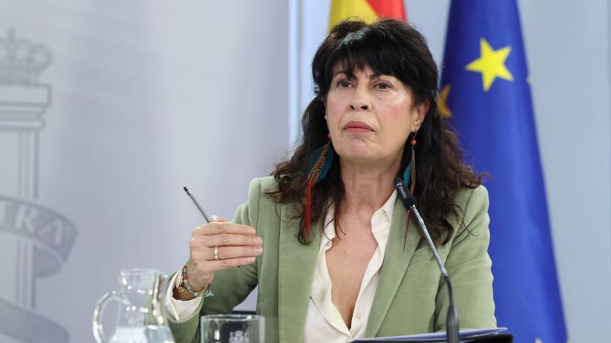 La ministra d’Igualtat, Ana Redondo, ahir en la roda de premsa. | MARTA FERNÁNDEZ / EUROPA PRESS