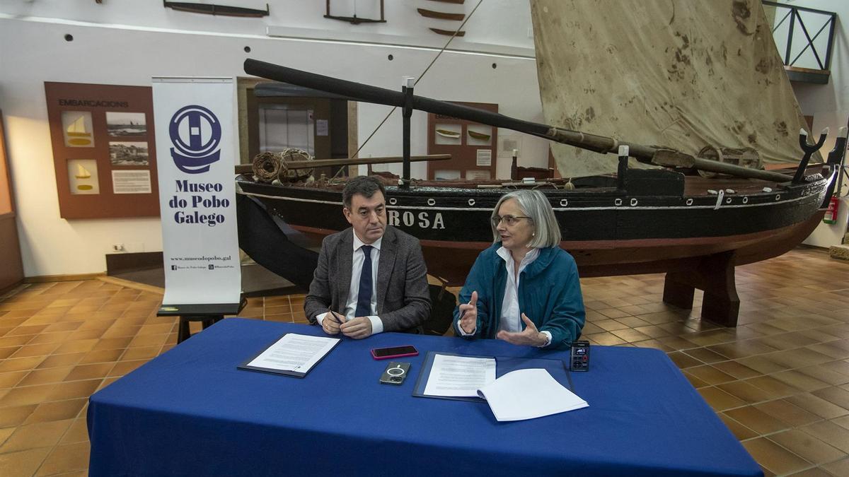 O conselleiro de Cultura, Educación, FP e Universidades, Román Rodríguez, e a presidenta do padroado do Museo do Pobo Galego, Concha Losada, asinarán un convenio de colaboración.