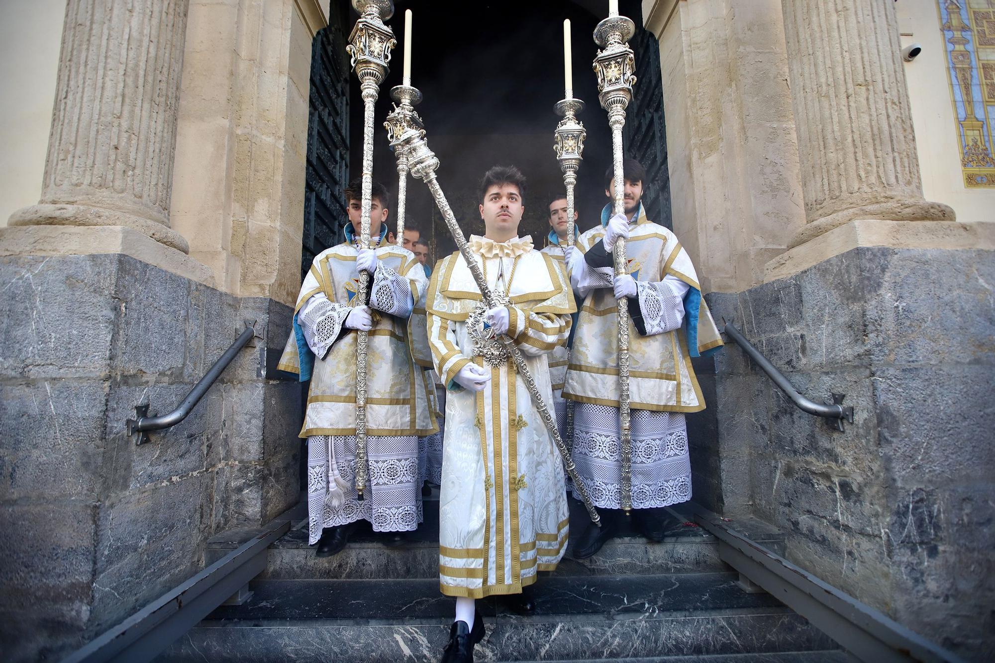 La procesión de la Hermanda de la Santa Faz en imágenes