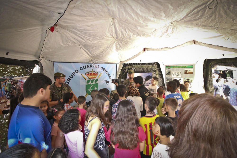 Exposición de vehículos y material militar en Orih