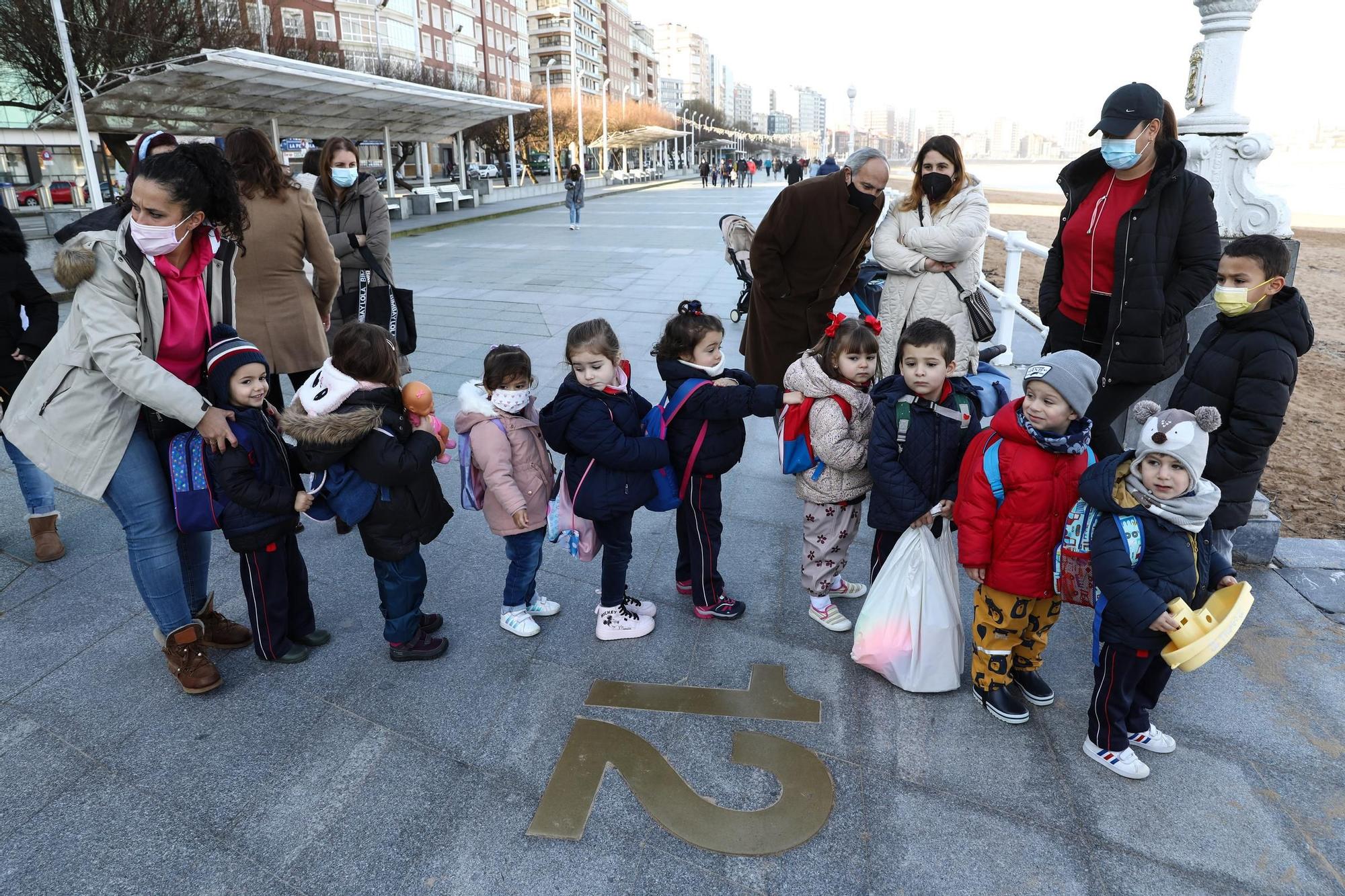 Los alumnos de Infantil del colegio San Vicente de Paúl se reencuentran en la playa