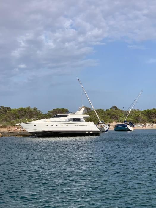 Barcos varados en la Colònia de Sant Jordi