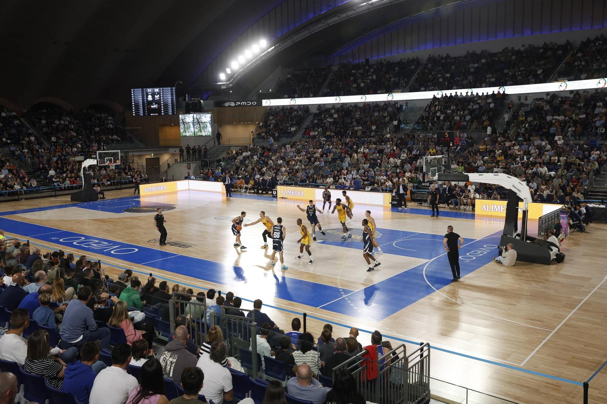 Gran ambiente el viernes en el Palacio de los Deportes de Oviedo para ver al Alimerka Oviedo Baloncesto.