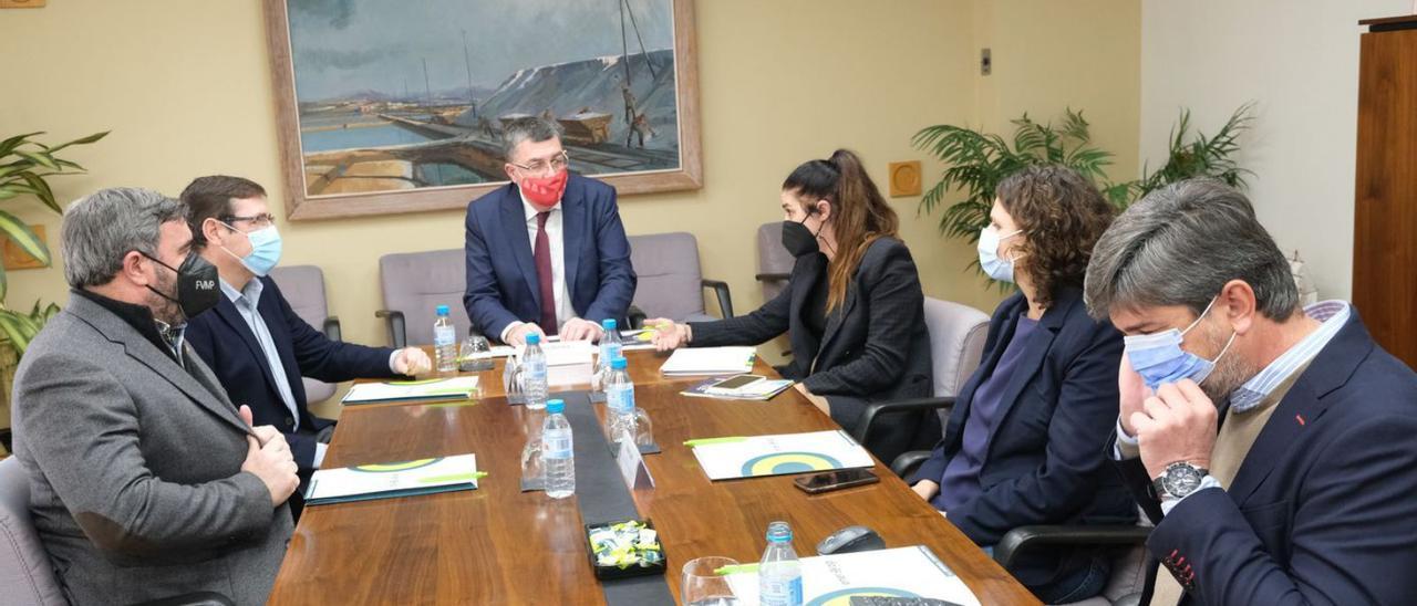 Un momento de la reunión en Crevillent ayer. | ÁXEL ÁLVAREZ