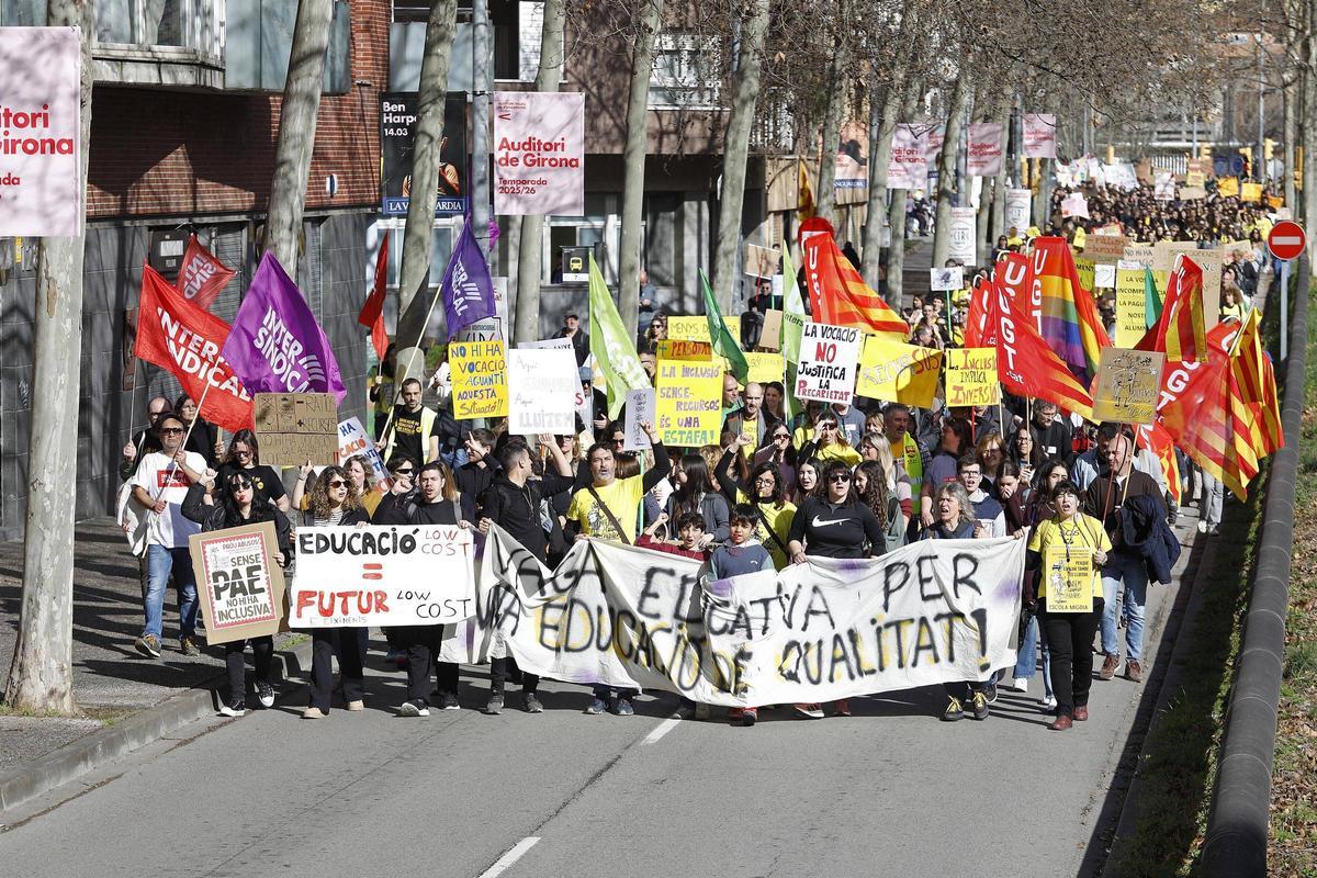 Les fotos de la manifestació dels professors gironins per reclamar millores laborals i salarials